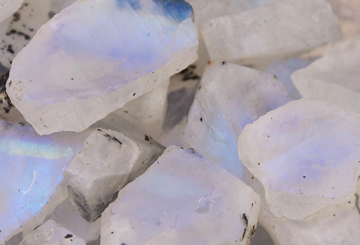 Rainbow Moonstone Meaning, Properties and Uses