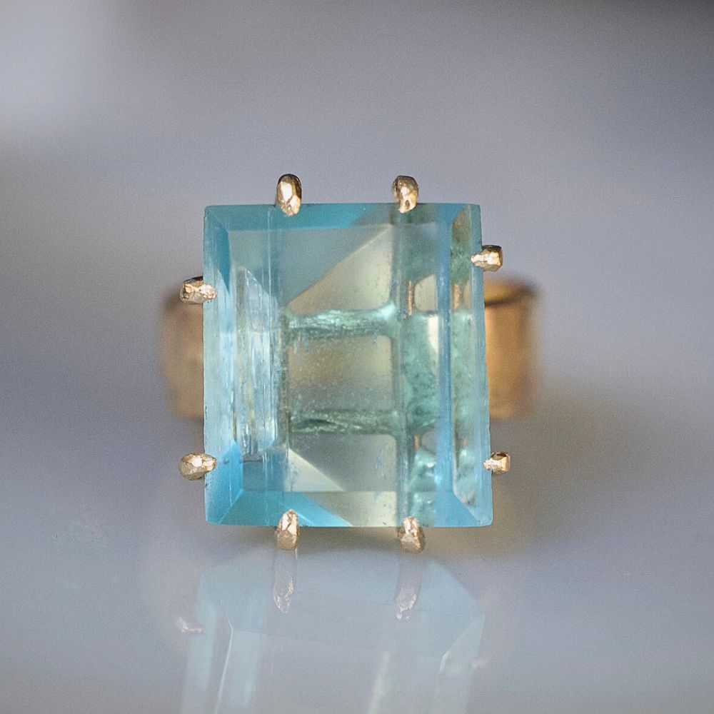 Exceptional Aquamarine Large Stone Ring on Our 6MM Gold Cigar Band