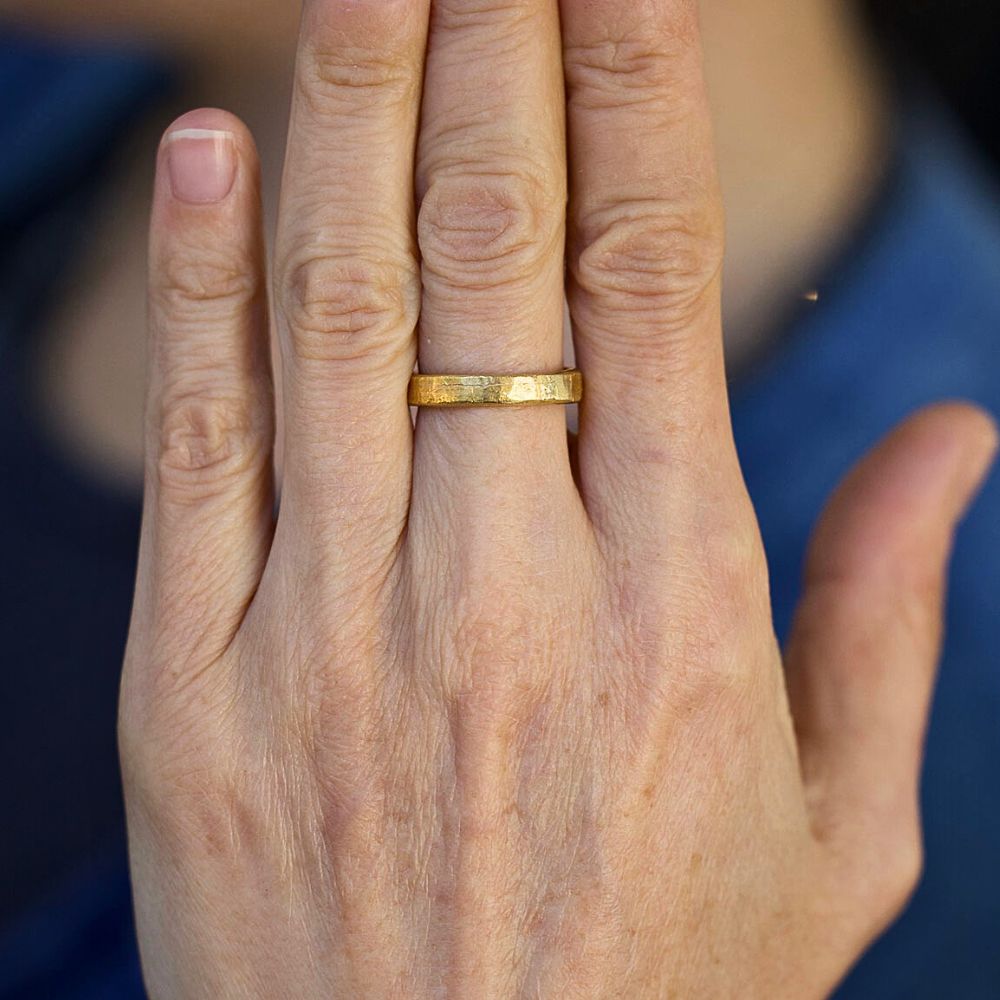 High Karat Linear Band