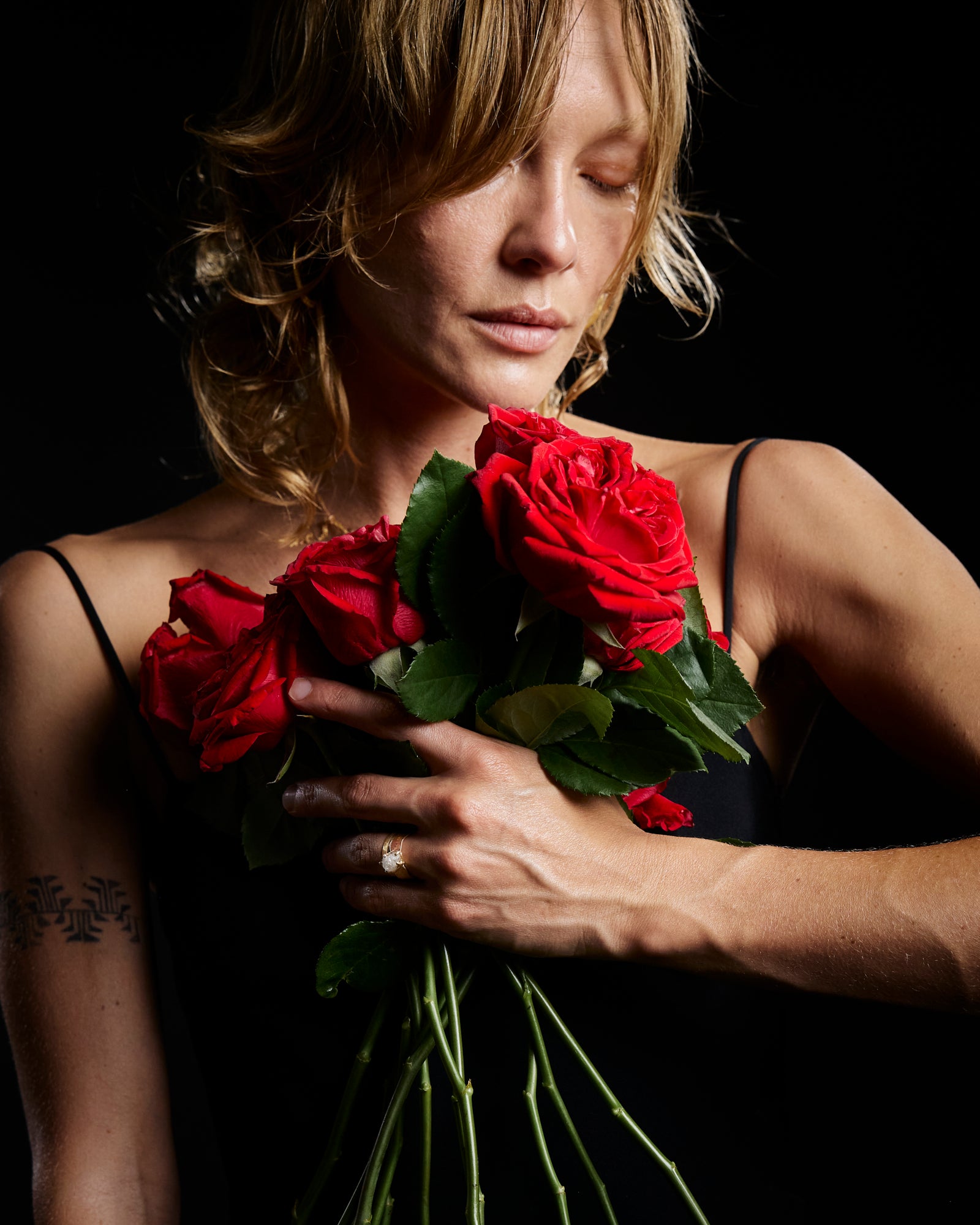 Rough diamond wedding ring on a woman's hand for alternative wedding