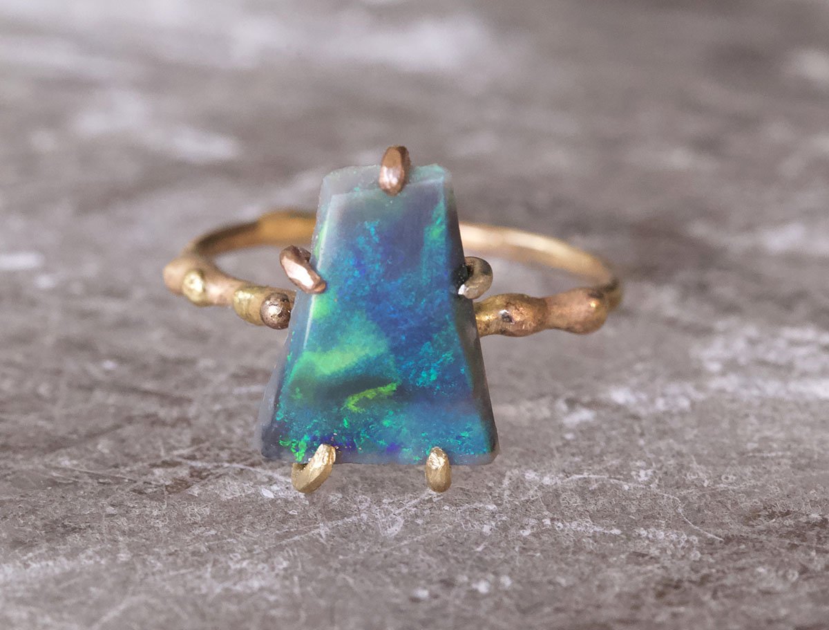 Exceptional opal yellow gold ring