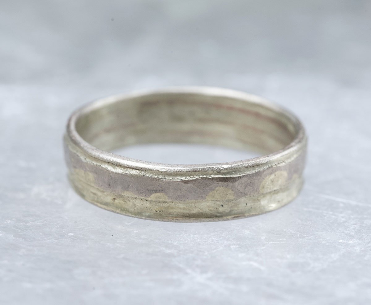 White gold linear band