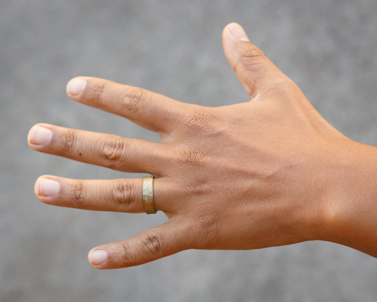 Green Gold Flat Ribbon Ring