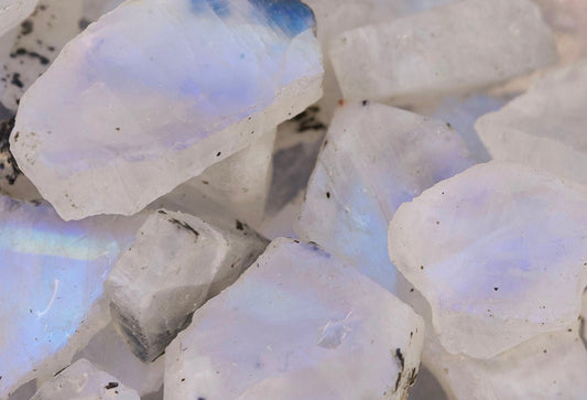 Rainbow Moonstone Meaning, Properties and Uses