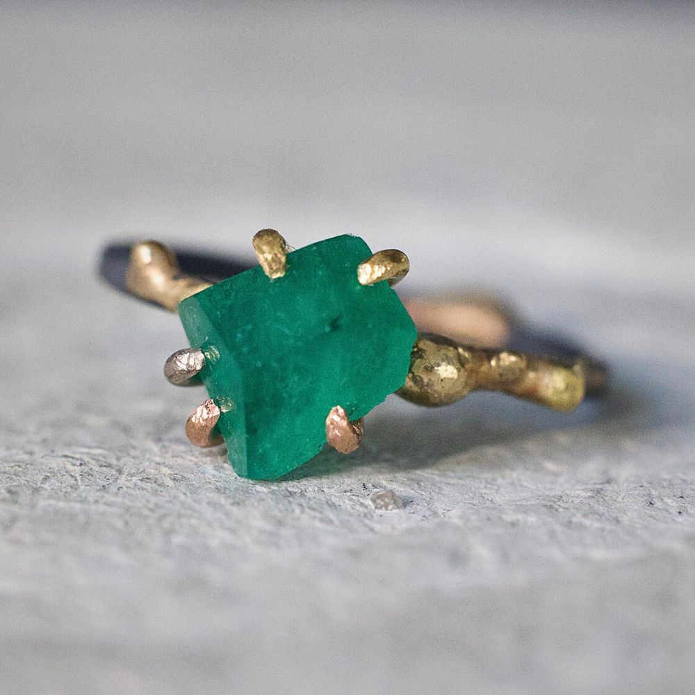 Brazilian Exceptional Emerald Small Stone Ring