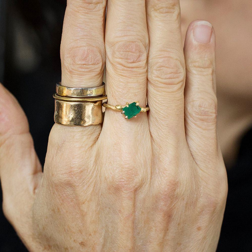 Brazilian Exceptional Emerald Small Stone Ring on a Yellow Gold Band