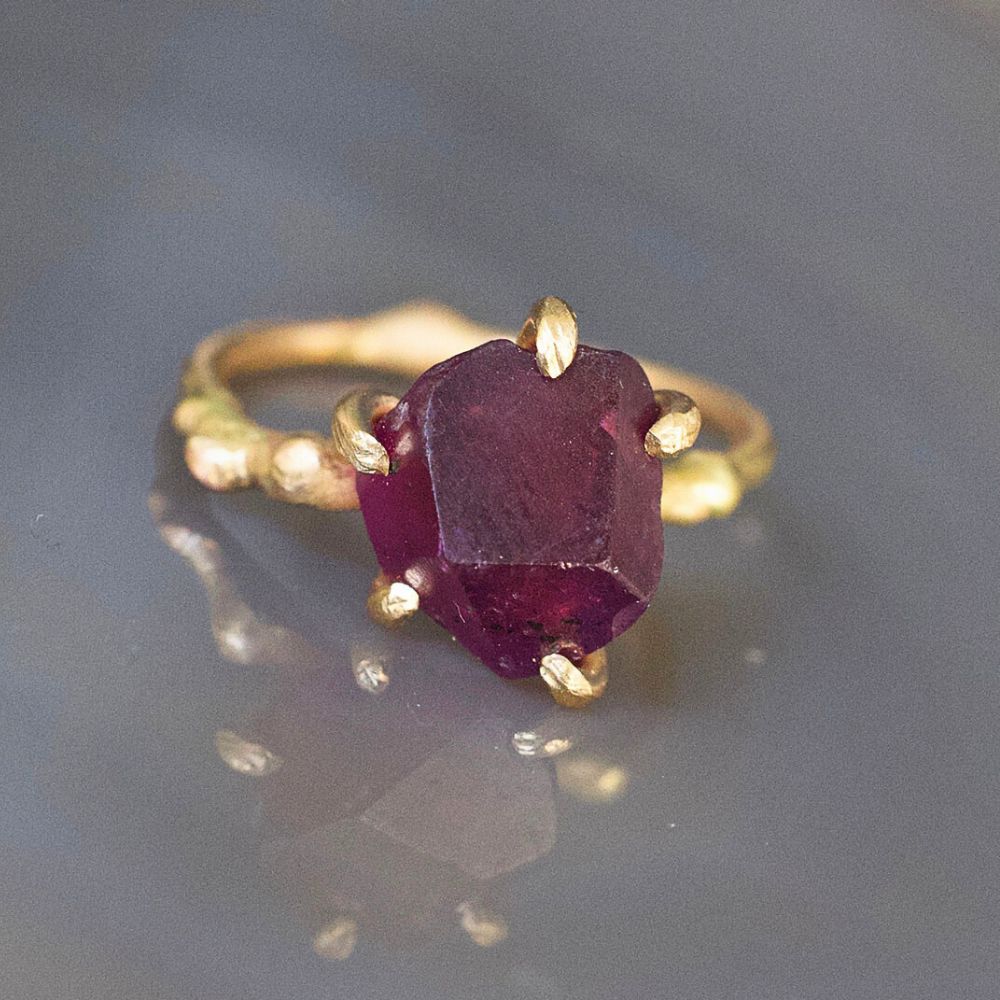 Unheated Tanzanian Exceptional Sapphire Medium Stone Ring on a Yellow Gold Band