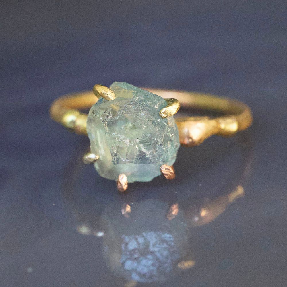 Montana Exceptional Sapphire Small Stone Ring on a Yellow Gold Band
