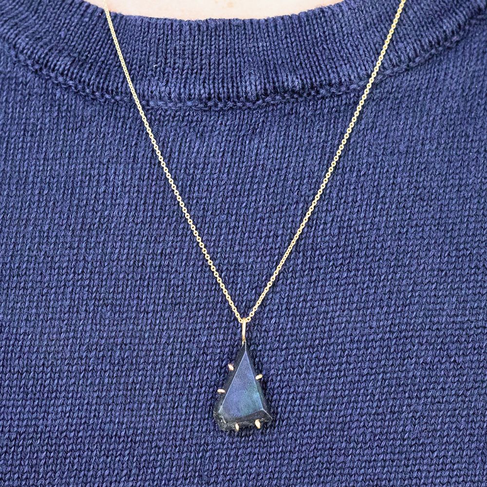 Spectrolite Medium Stone Pendant with a Yellow Gold Cable Chain