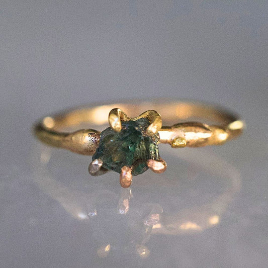 Alexandrite Small Stone Ring on a Yellow Gold Embedded Band