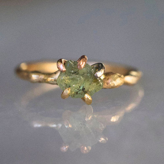 Alexandrite Small Stone Ring on a Yellow Gold Embedded Band