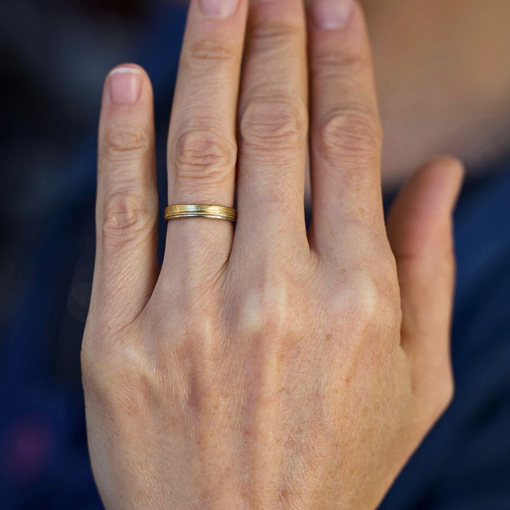 3MM Gold Skinny Seamed Band
