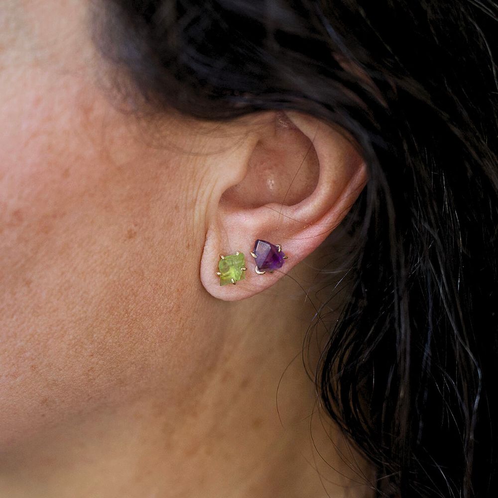 Peruvian Opal Small Stone Single Stud