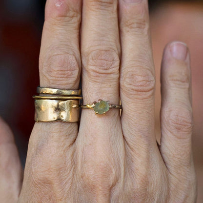 Montana Sapphire Small Stone Ring on a Palladium and Gold Band