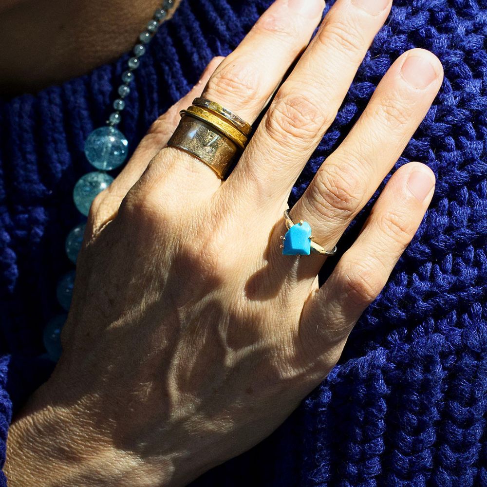 Kingman Turquoise Medium Stone Ring on a Palladium and Gold Band